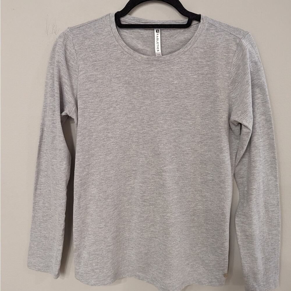 Fabletics Women’s Workout XS Long Sleeve Shirt in Soft Heather Gray